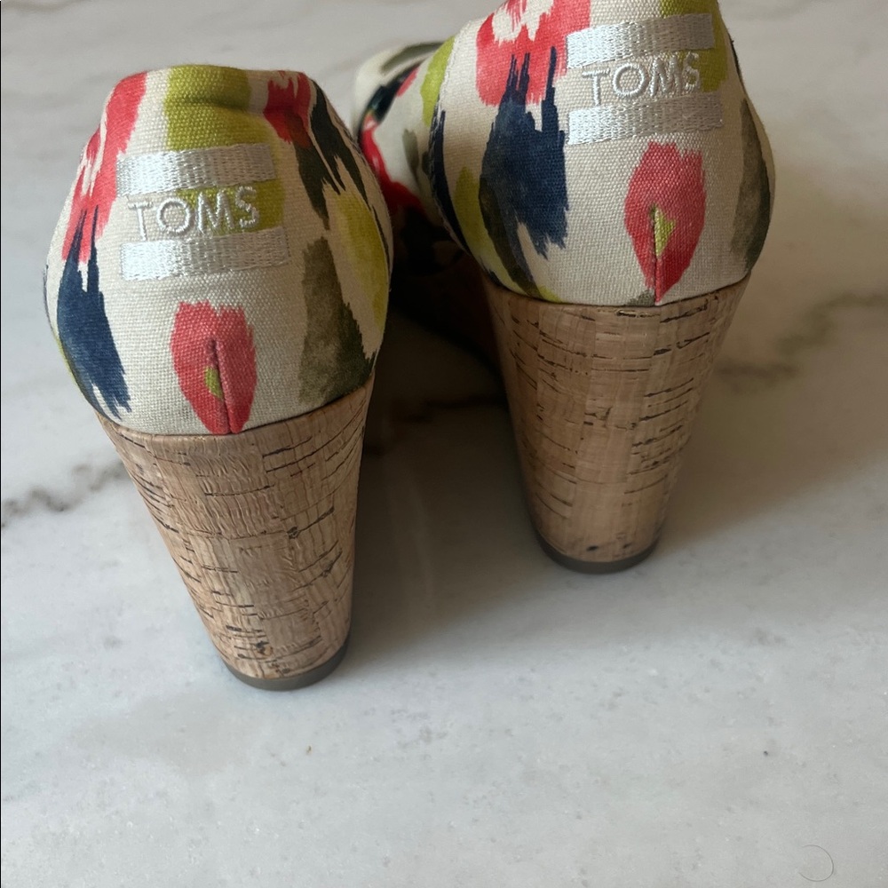 Floral Wedge Sandals - Picture 3 of 6